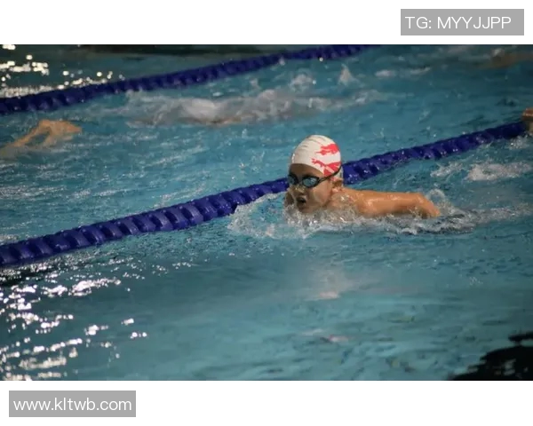 水中飞翔：激情与艺术交织的游泳表演盛宴