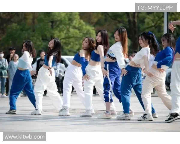 杭州街舞队与西安街舞队赛后复盘探讨灵活性表现与战术运用 杭州街舞队与西安街舞队赛后复盘探讨灵活性表现与战术运用